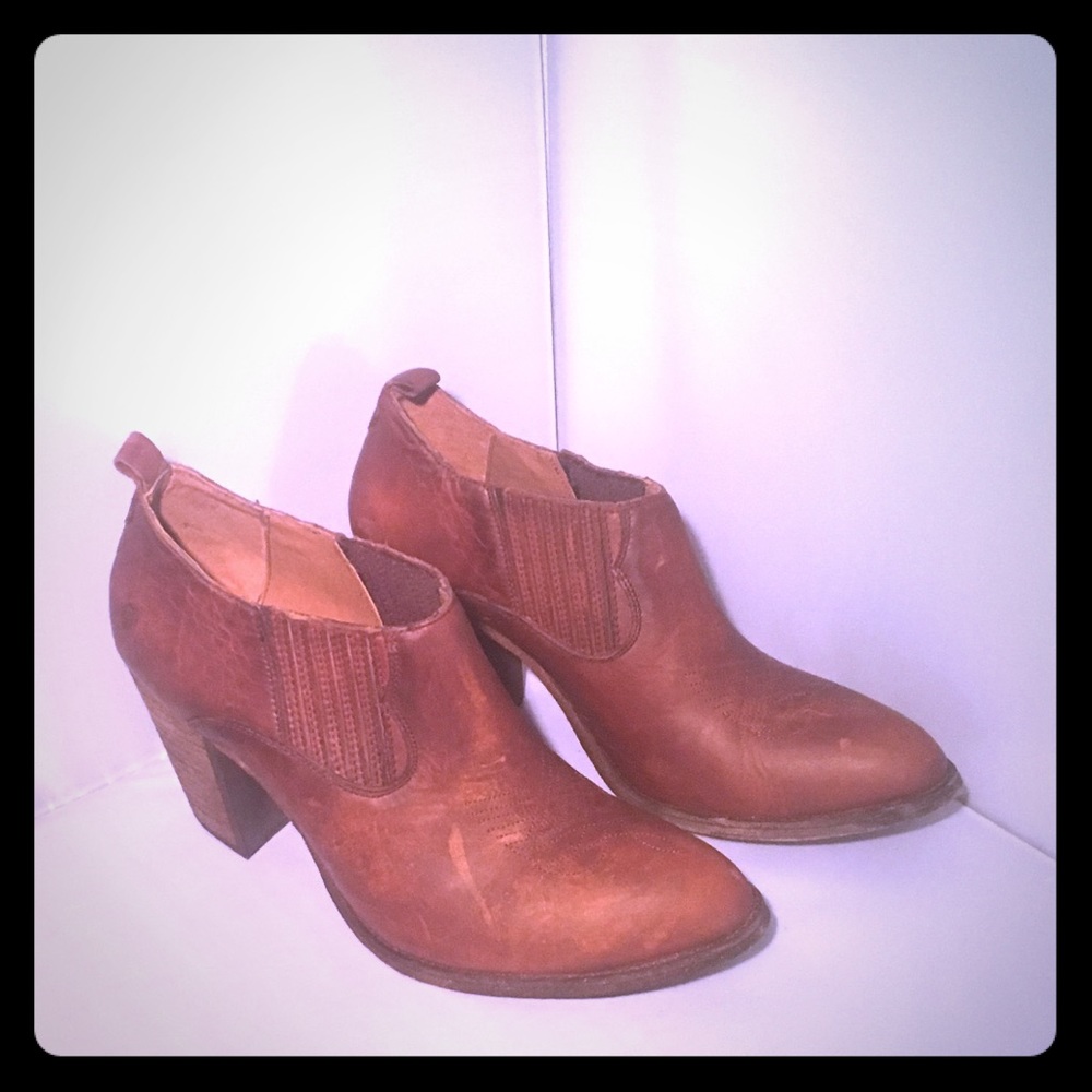 Size 11 - Brown Frye Ilana Shootie Ankle Boot